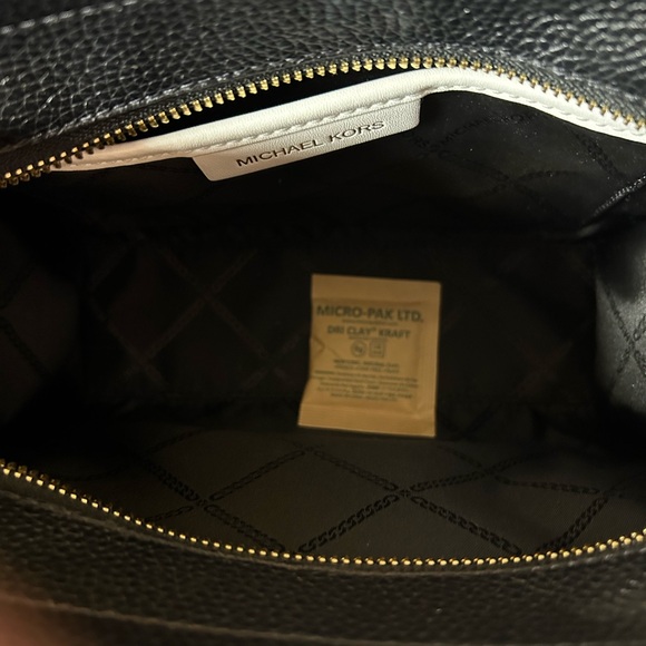 NWT Michael Kors Non-Outlet Small Tote - Picture 4 of 6